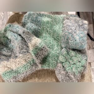 3 pc Fuzzy gray, reel, & white hat, hand warmers, & scarf